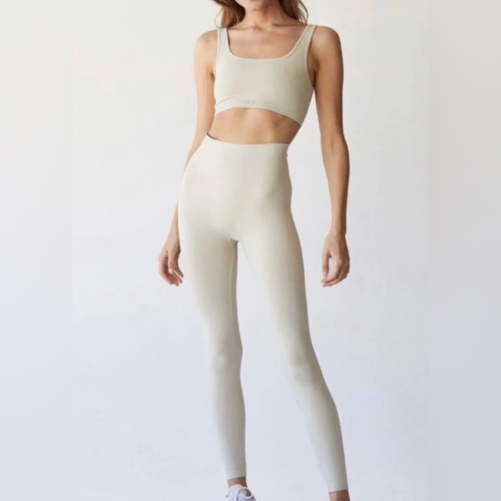 "SET"ACTIVE Leggings in Oat Milk Shade